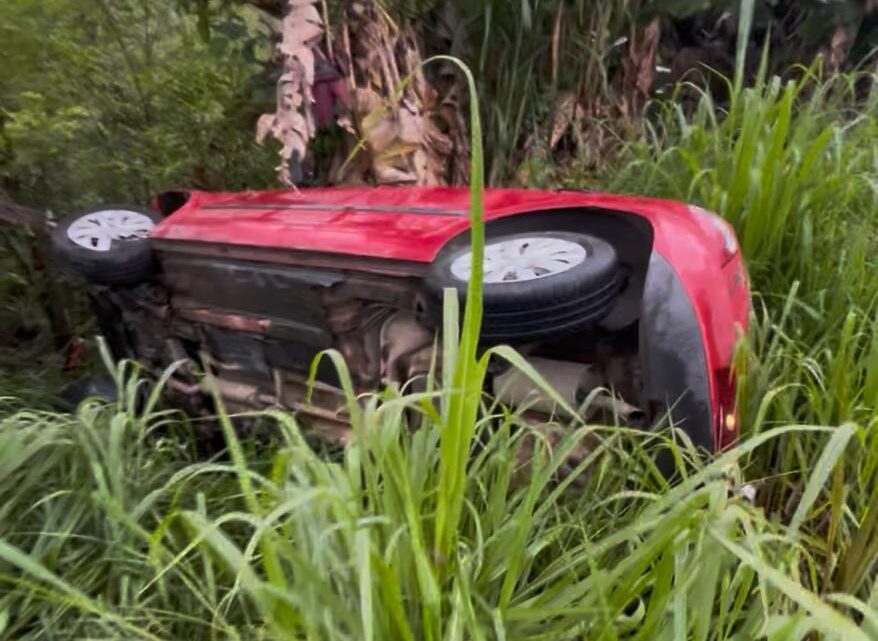 Capotamento na BR-470 deixa mulher de 47 anos ferida em Pouso Redondo
