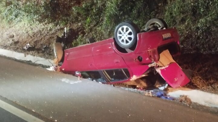 Colisão entre dois carros deixa dois homens feridos na BR-282 em Faxinal dos Guedes