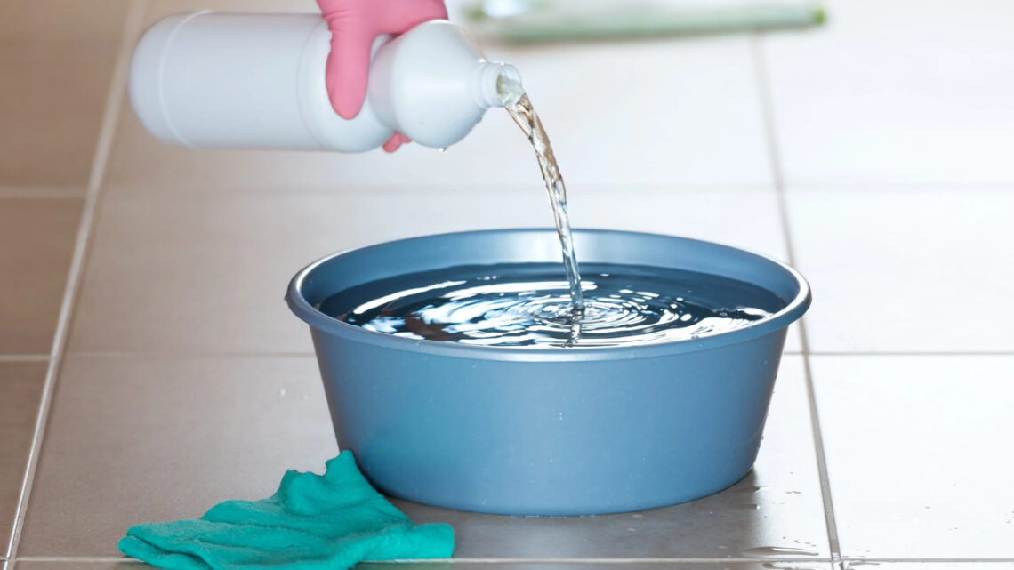 Menino de oito anos é socorrido após tomar água sanitária em SC