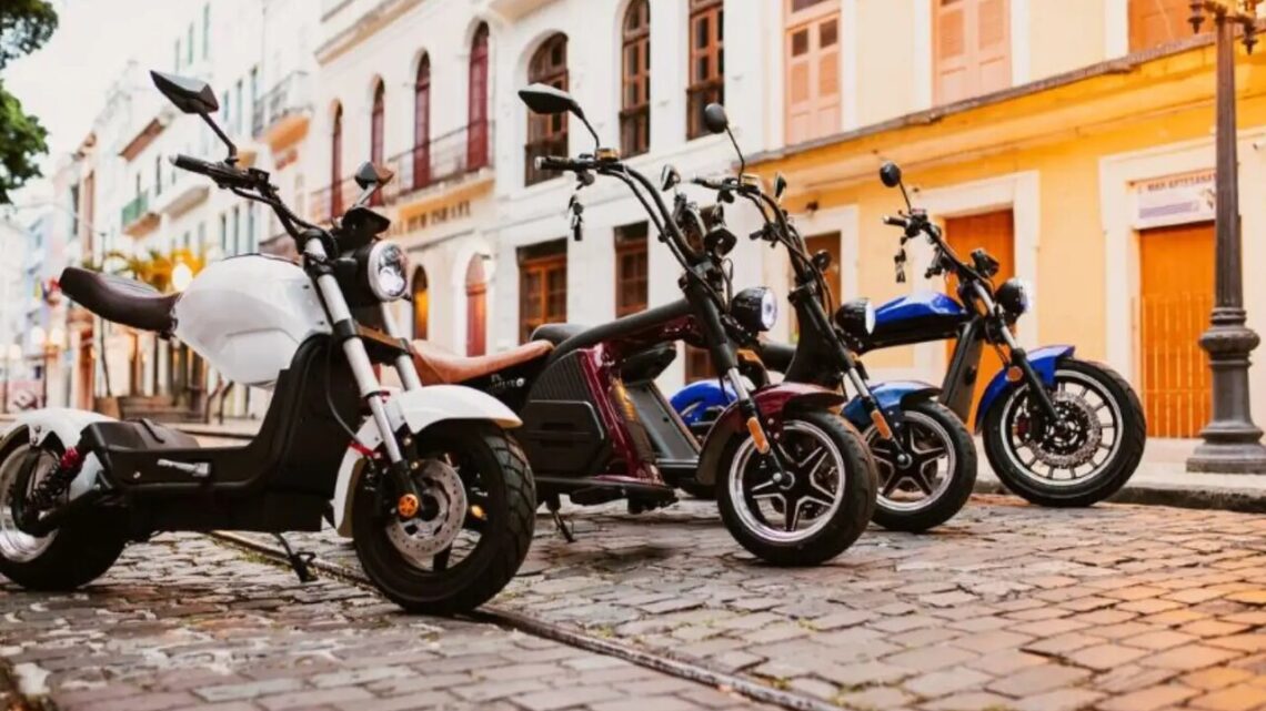 Nova regra vai exigir CNH, placa e capacete para todos os ciclomotores a partir de 2026