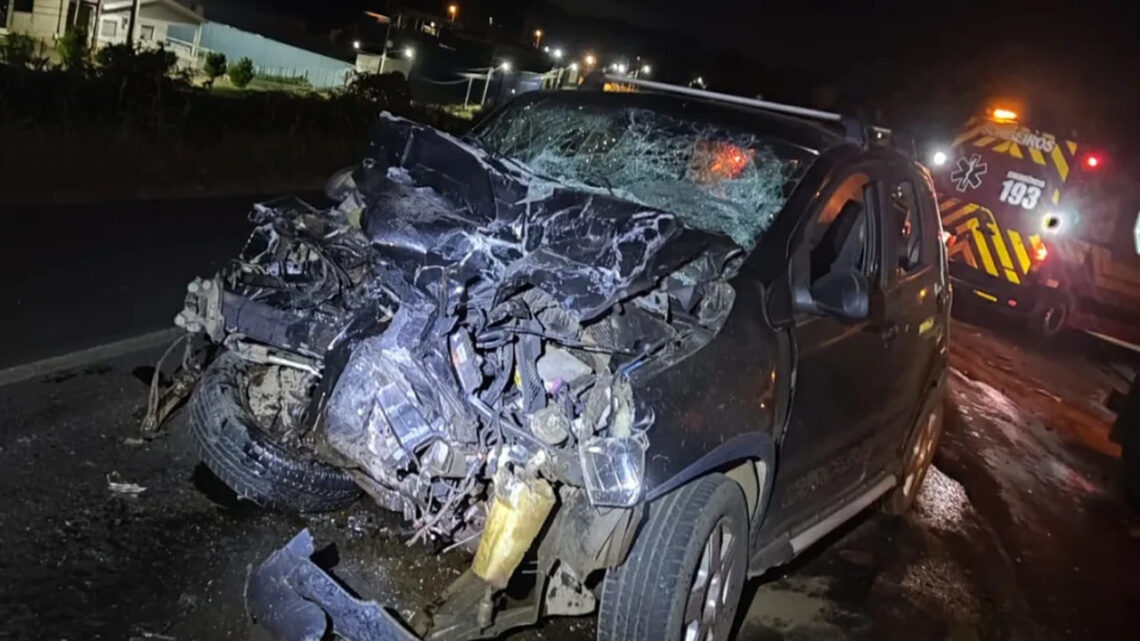 Homem morre preso às ferragens em colisão frontal na BR-282 em SC