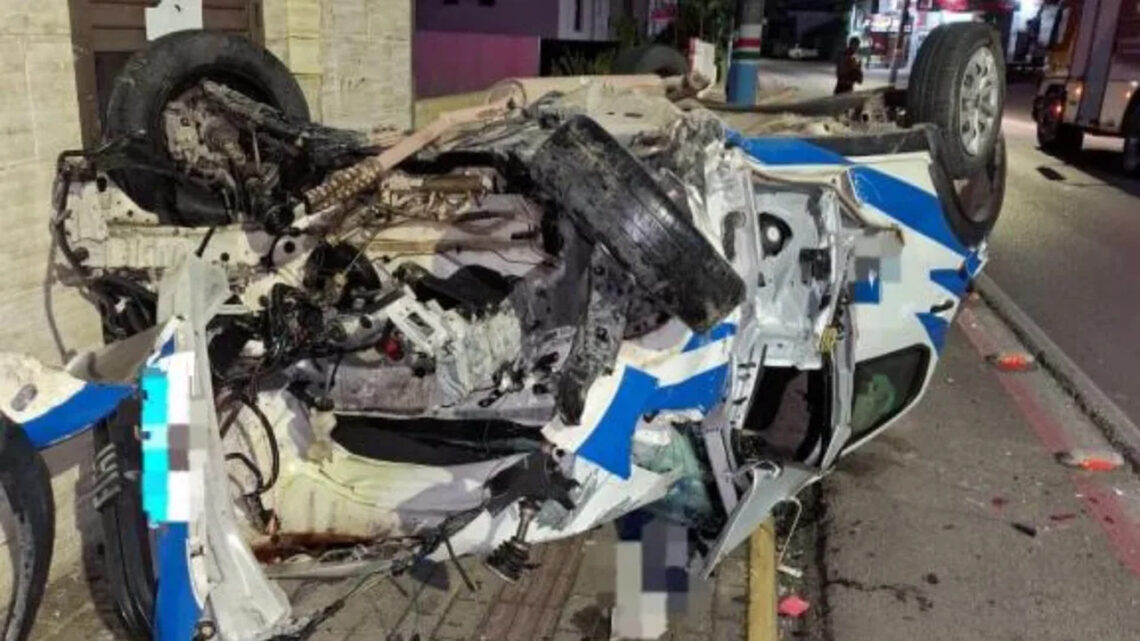 Carro fica destruído e motor é arremessado após grave acidente em SC; veja imagens impressionantes