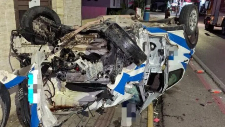 Carro fica destruído e motor é arremessado após grave acidente em SC; veja imagens impressionantes