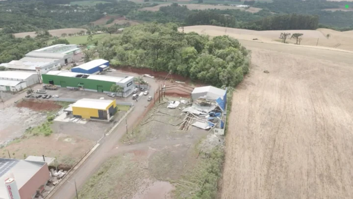 Faxinal dos Guedes decreta situação de emergência após passagem de tornado