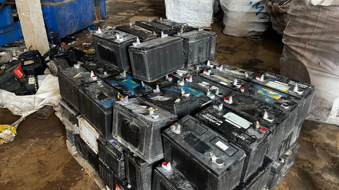 PF prende quatro pessoas e apreende dois caminhões com cargas ilegais na fronteira com a Argentina