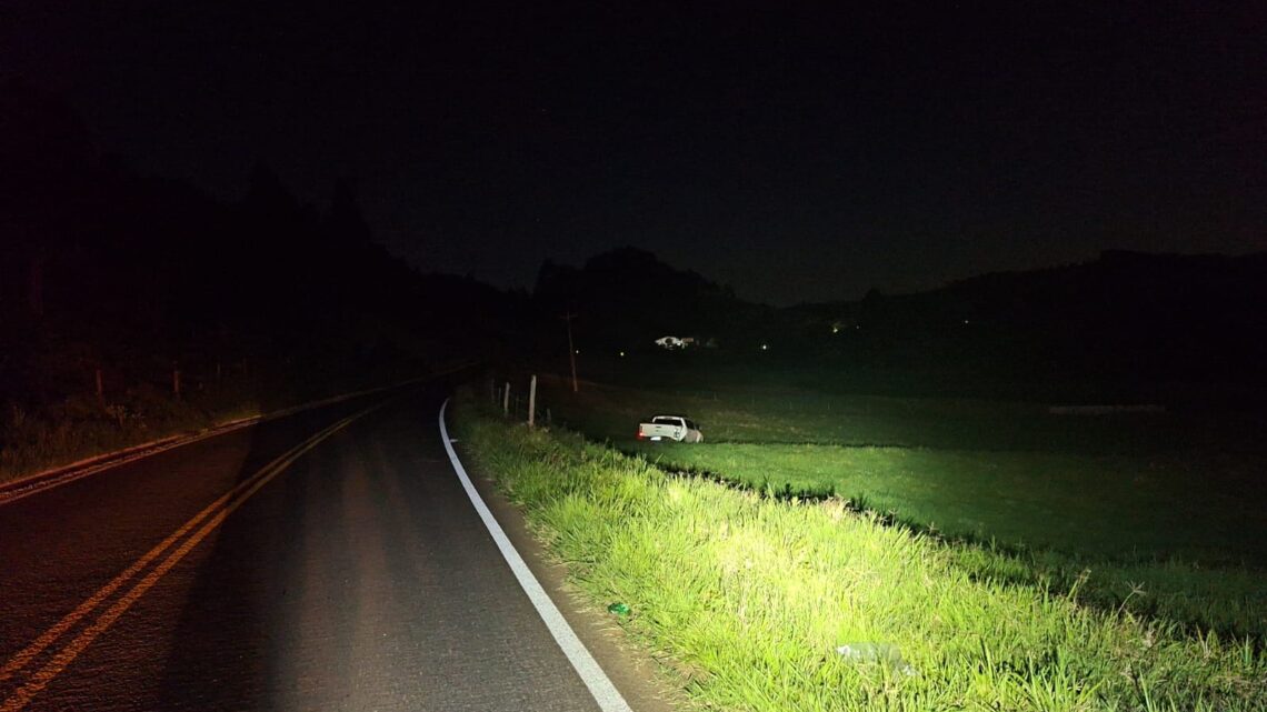 Mulher fica ferida em colisão entre caminhão e caminhonete na SC-159 em Águas Frias