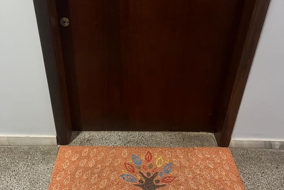 Mulher é investigada por se passar por psicóloga e atender crianças com autismo em SC