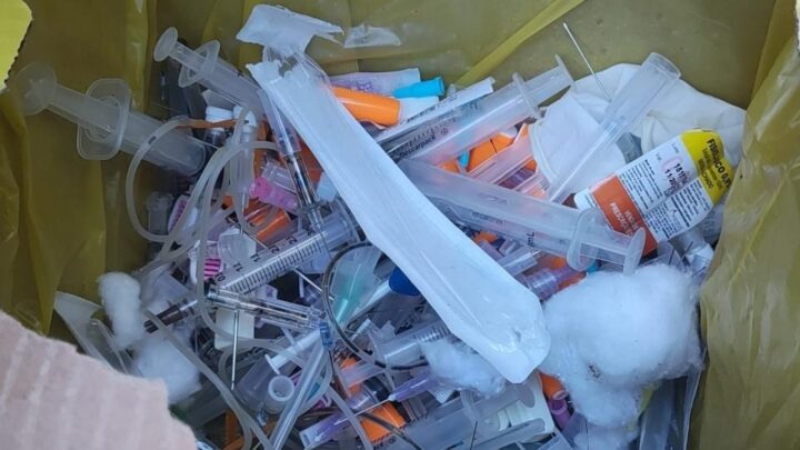 Polícia Civil conclui investigação sobre descarte irregular de materiais hospitalares próximo a escola