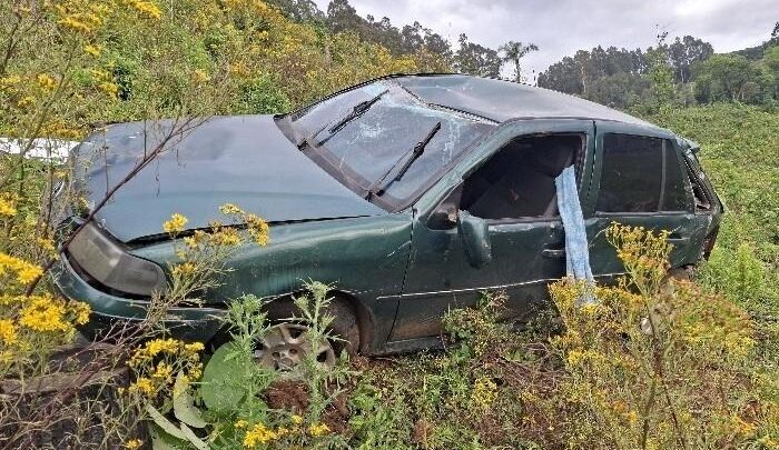 Homem morre em capotamento no interior de Treze Tílias