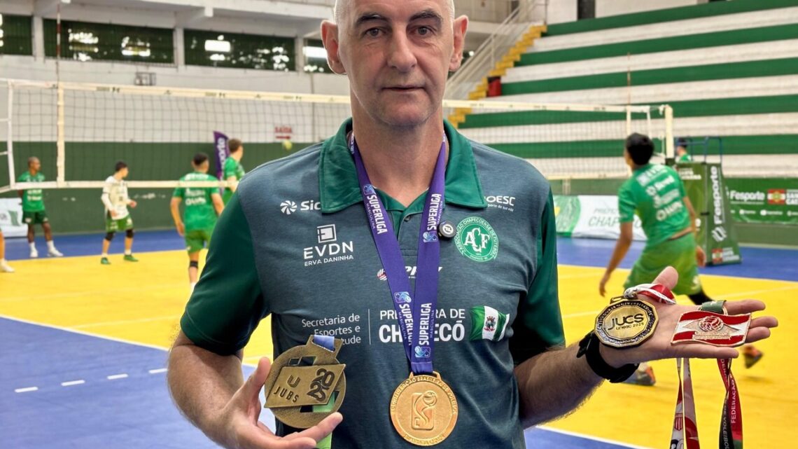 Técnico do Voleibol de Chapecó disputa os JASC há 44 anos e tem 12 títulos