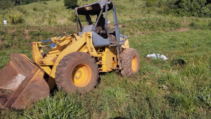 Capotamento de trator carregadeira deixa uma vítima fatal no interior de Coronel Freitas
