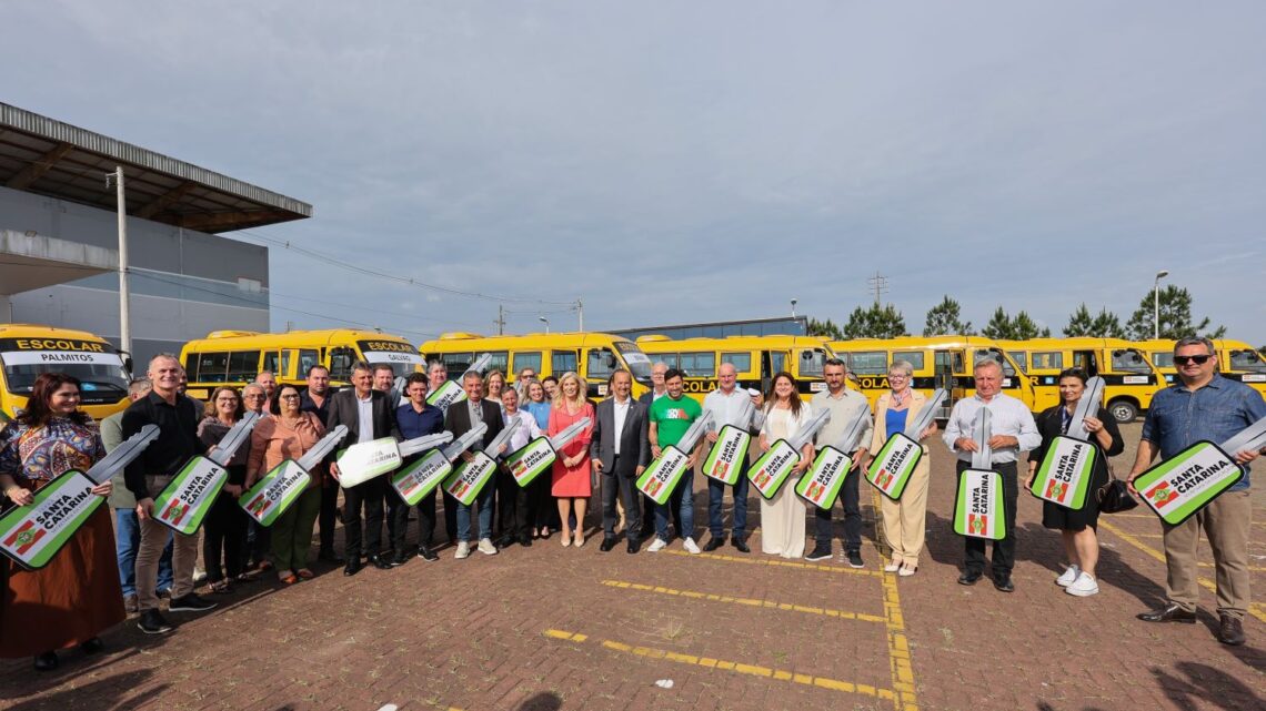 Governo de SC anuncia 100 novos ônibus escolares para transporte de estudantes das redes públicas de ensino