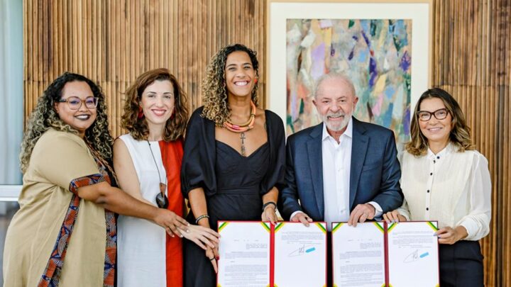 Lula assina 28 decretos de desapropriação em favor de quilombolas em 14 estados, incluindo SC