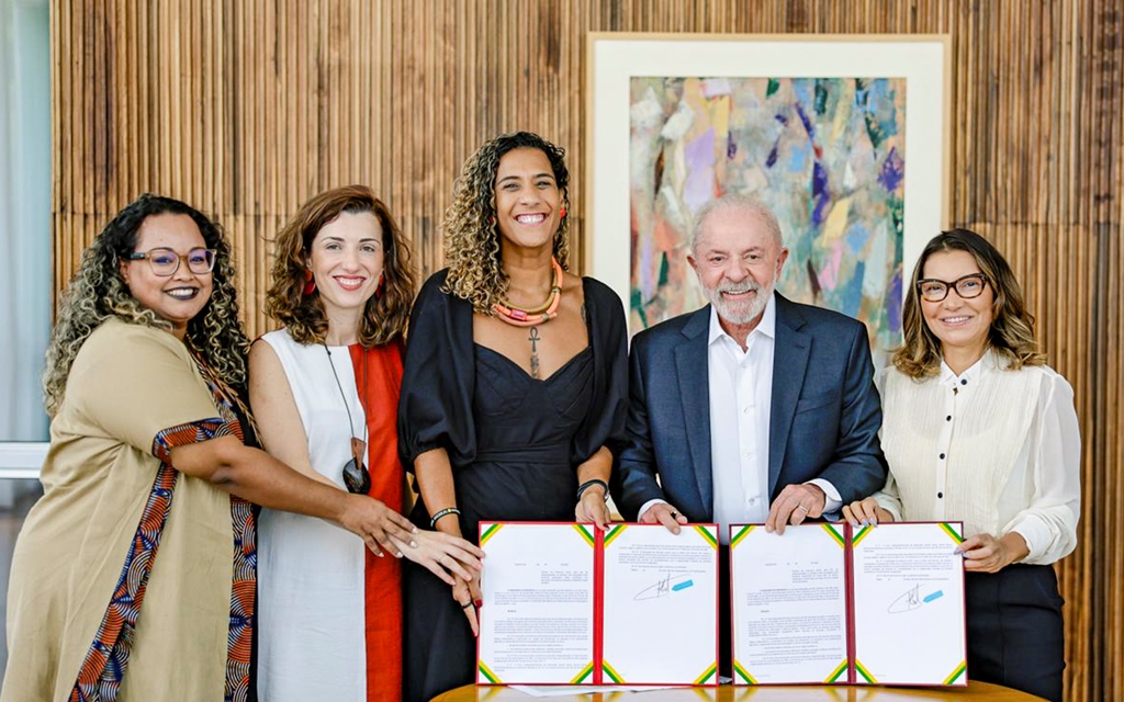 Lula assina 28 decretos de desapropriação em favor de quilombolas em 14 estados, incluindo SC