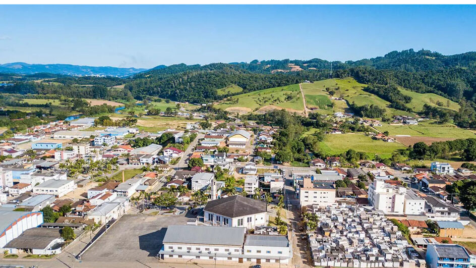 Ex-prefeito de cidade de SC é condenado por improbidade administrativa devido a nomeações irregulares