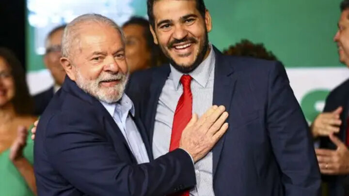 Lula indica Messias para a vaga de Barroso no STF