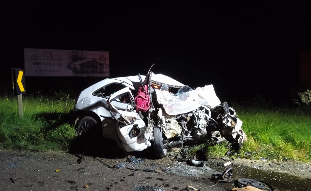Motorista fica preso nas ferragens ao bater de frente com caminhão em Catanduvas