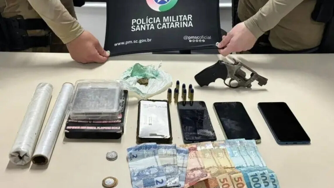 Três pessoas são presas com droga, arma e dinheiro em Joaçaba