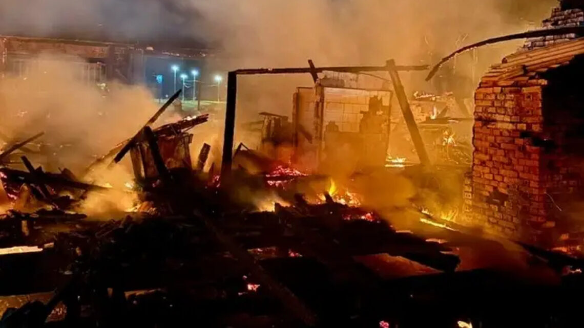 Bar e boate são destruídos por incêndio de grandes proporções na BR-116