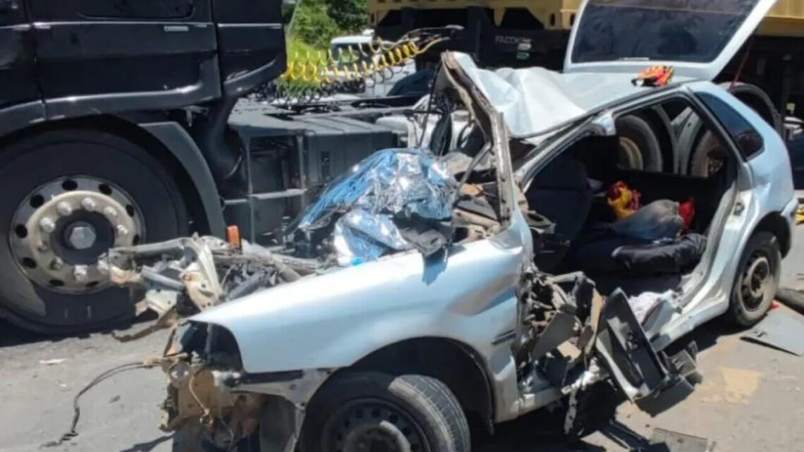 Dois homens morrem em colisão entre carro e carreta na BR-470 em SC