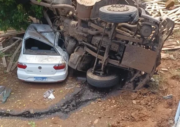 Grave acidente deixa motorista e pedestre mortos em Arvoredo; veja o vídeo do acidente