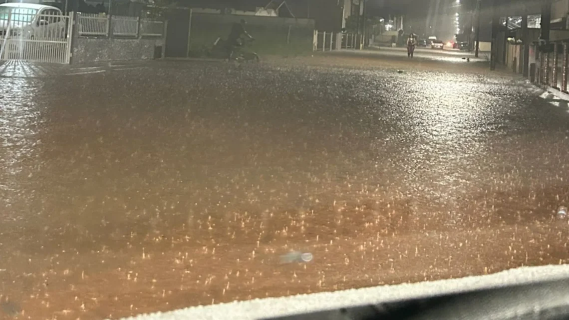 Barra Velha decreta situação de emergência após chuva intensa causar alagamentos; veja imagens