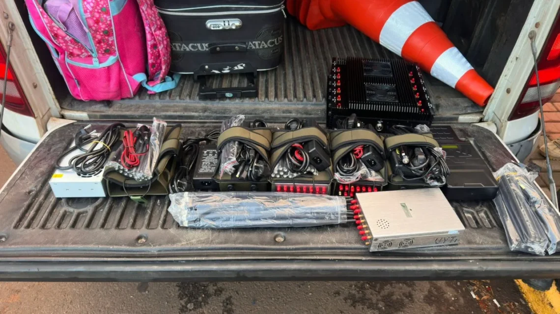 Polícia intercepta carga de bloqueadores de celulares em Santa Catarina