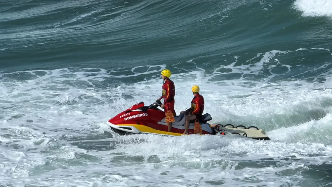 Corpo é resgatado no mar de SC e pode ser de homem desaparecido há uma semana