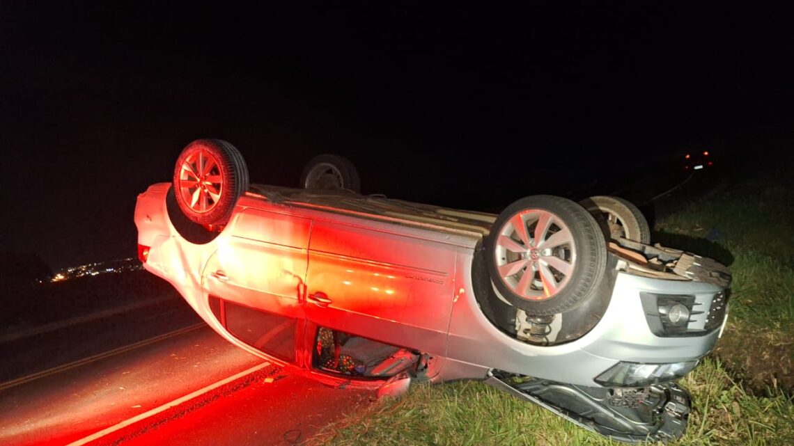 Carro capota no contorno leste de Xanxerê e deixa apenas danos materiais