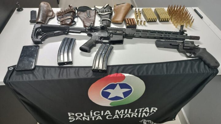 Embriagado, homem é preso por violência doméstica e apreensão de arsenal em Xanxerê