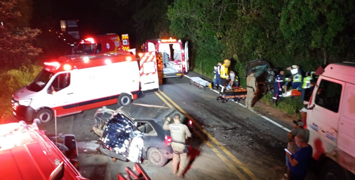Colisão frontal na BR-280 deixa um morto e dois feridos em Porto União