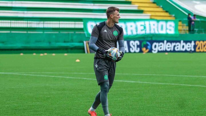 Chapecoense confirma empréstimo de Gabriel Werner e PH
