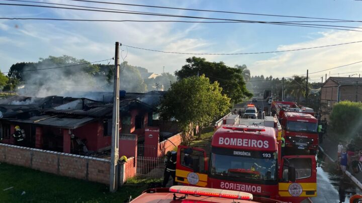 Homem incendeia casa, faz ligações confessando o crime e é preso em SC