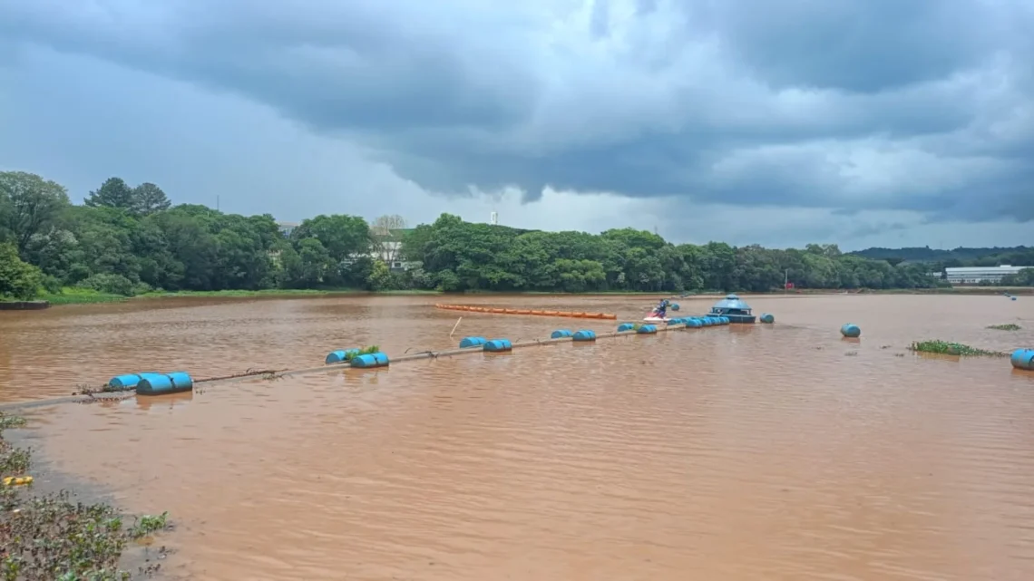 Óleo em manancial faz Casan suspender abastecimento em Chapecó