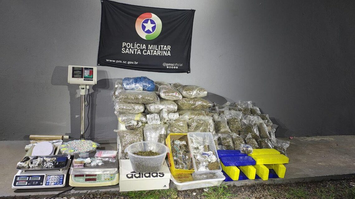 Polícia descobre grande ponto de tráfico e apreende drogas em Chapecó
