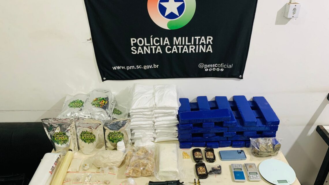 Apreensão de grande quantidade de drogas termina com homem preso em Araranguá