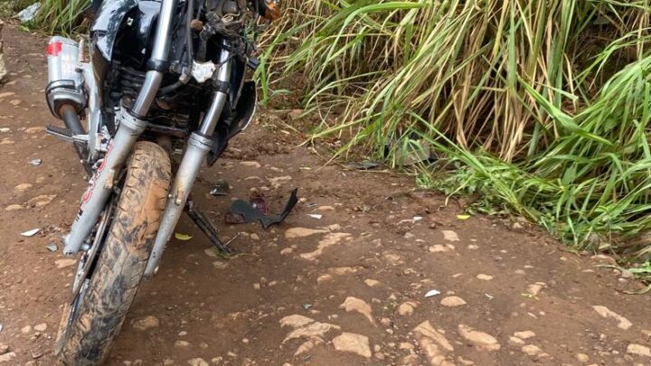 Colisão entre carro e moto deixa motociclista ferido em Tunápolis