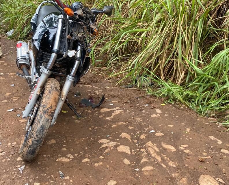 Colisão entre carro e moto deixa motociclista ferido em Tunápolis