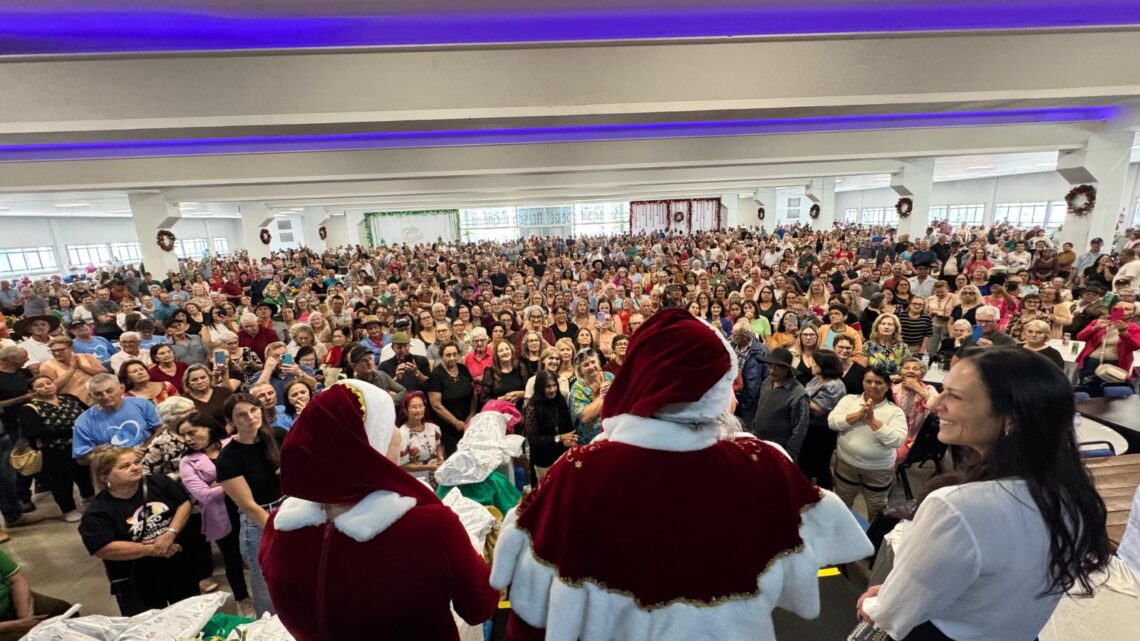 Festa de encerramento do ano reúne 3 mil idosos em Chapecó; veja as imagens