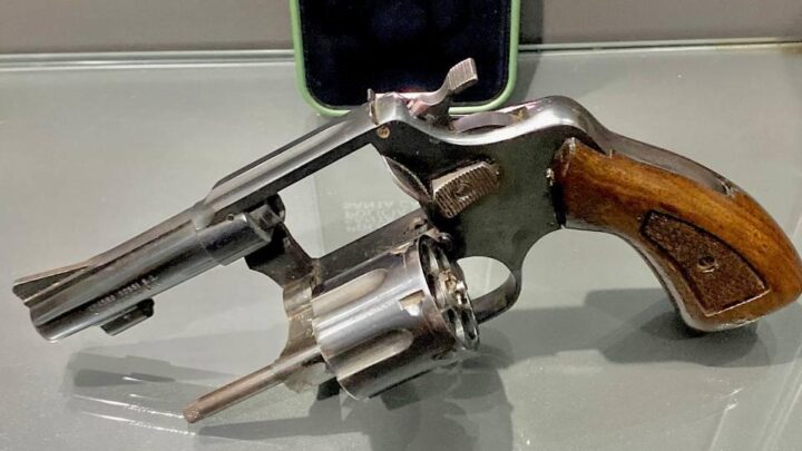 Jovem é preso após entrar armado em estabelecimento no bairro Efapi