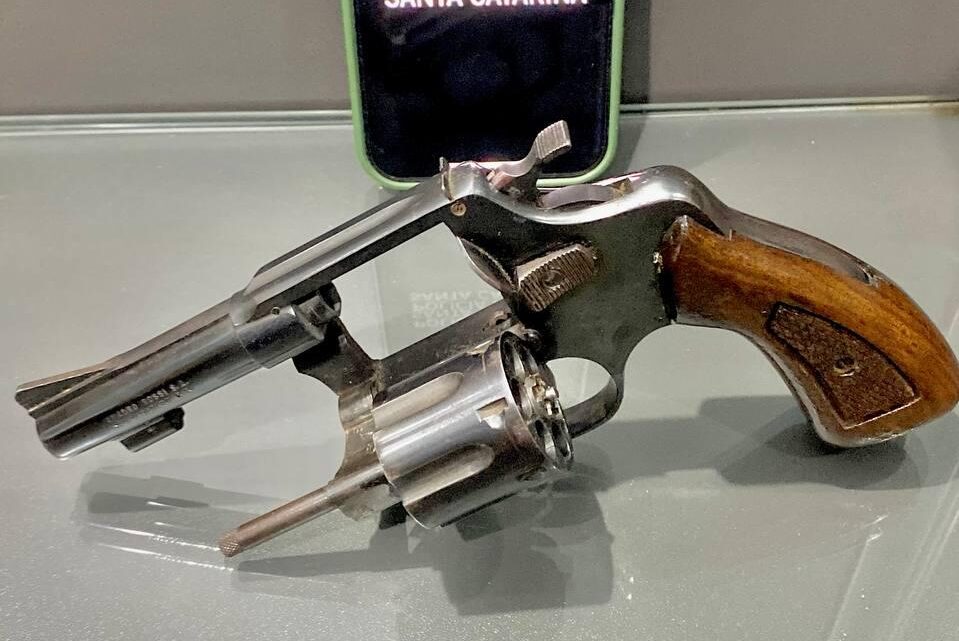 Jovem é preso após entrar armado em estabelecimento no bairro Efapi