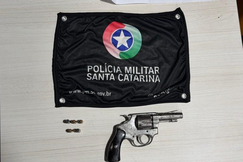 Homem é preso após disparo de arma de fogo durante discussão familiar em Riqueza