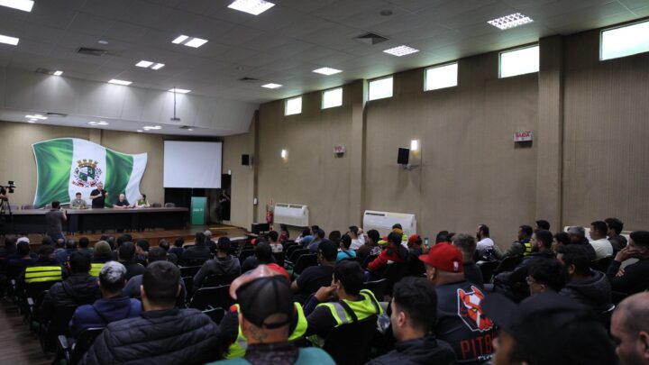 Prefeitura de Chapecó realiza reunião com mototaxistas e motofretistas