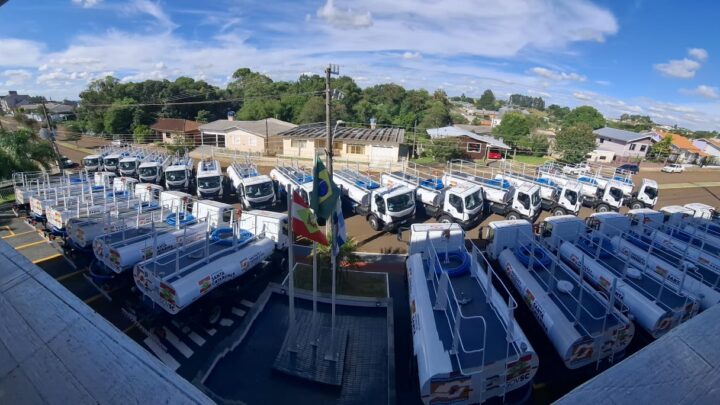 Caminhões-pipa são entregues a municípios do Oeste em ação do governo de SC contra estiagem