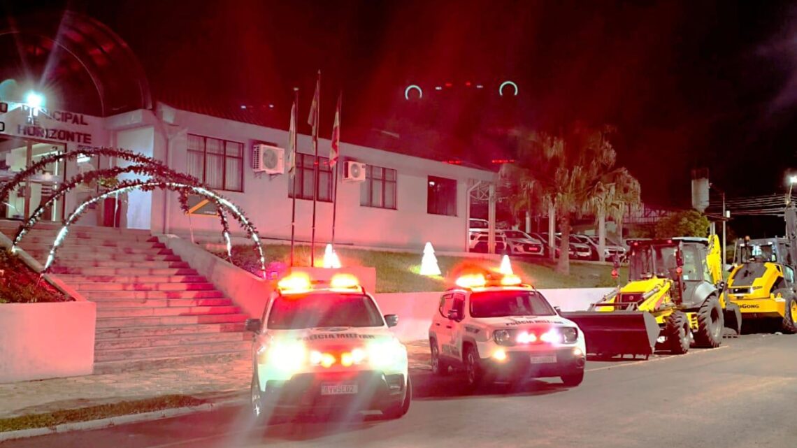 Homem é preso em flagrante após danificar escavadeira nova da Prefeitura de Novo Horizonte SC