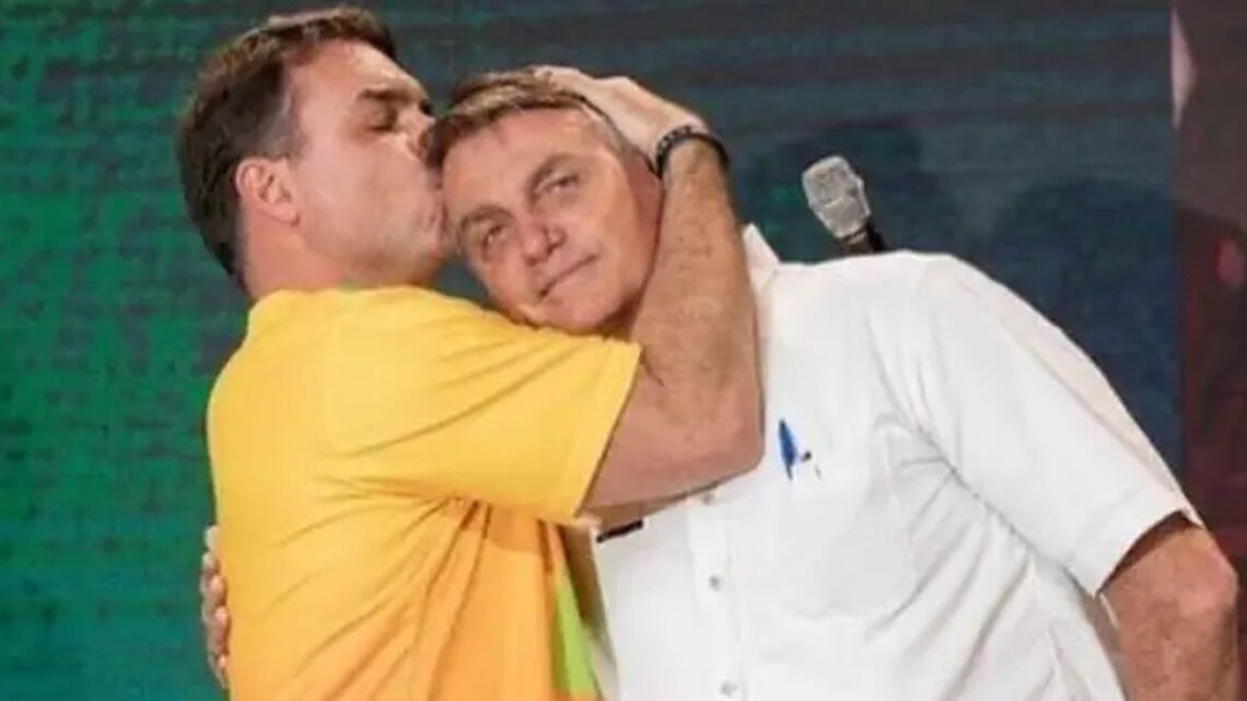 Flávio Bolsonaro anuncia candidatura a presidente