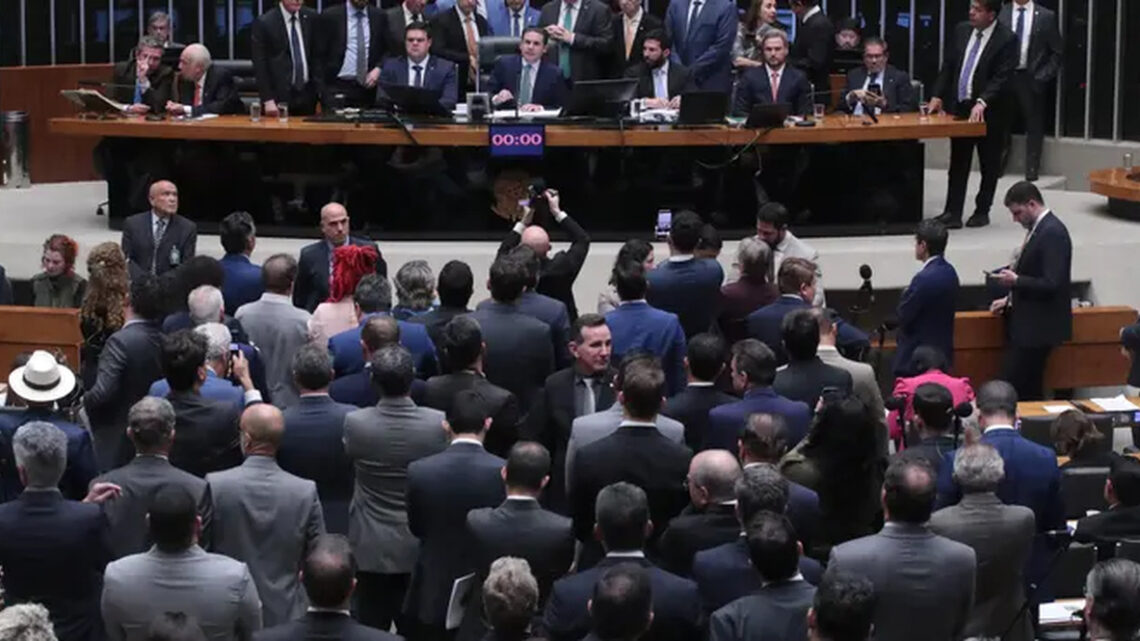 Em mais uma derrota do governo, Câmara aprova o PL da Dosimetria