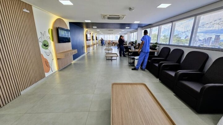 Pacientes em tratamento contra câncer recebem sala de acolhimento em Chapecó