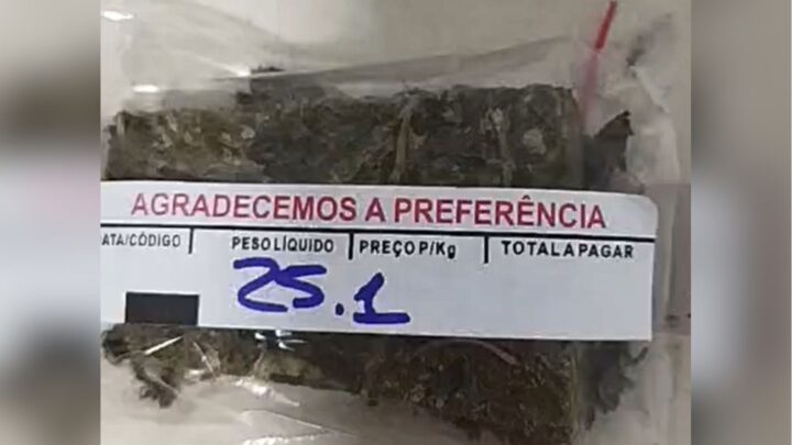 Polícia apreende drogas embaladas com etiqueta “agradecemos a preferência”