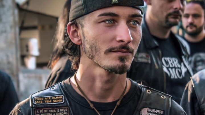 Jovem morre ao bater motocicleta contra árvore em Chapecó